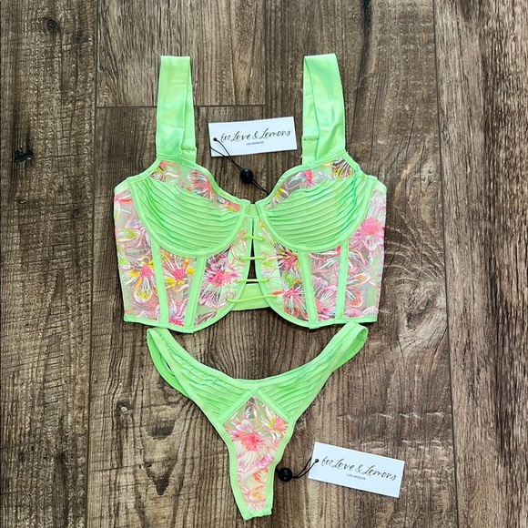 For Love and Lemons Electric Fields set with tags - Picture 1 of 4